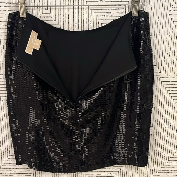 Black sequin skirt-perfect for holidays! - Picture 3 of 6